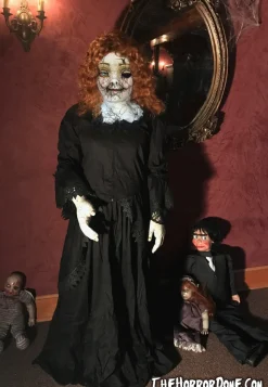 Dolly - Cracked Porcelain Doll HD Studios Pro Halloween Costume