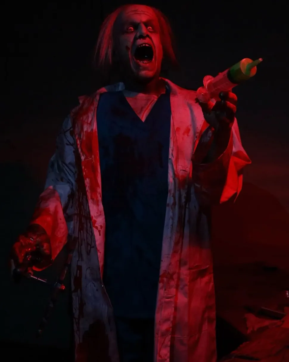 Psycho Surgeon Halloween Animatronic