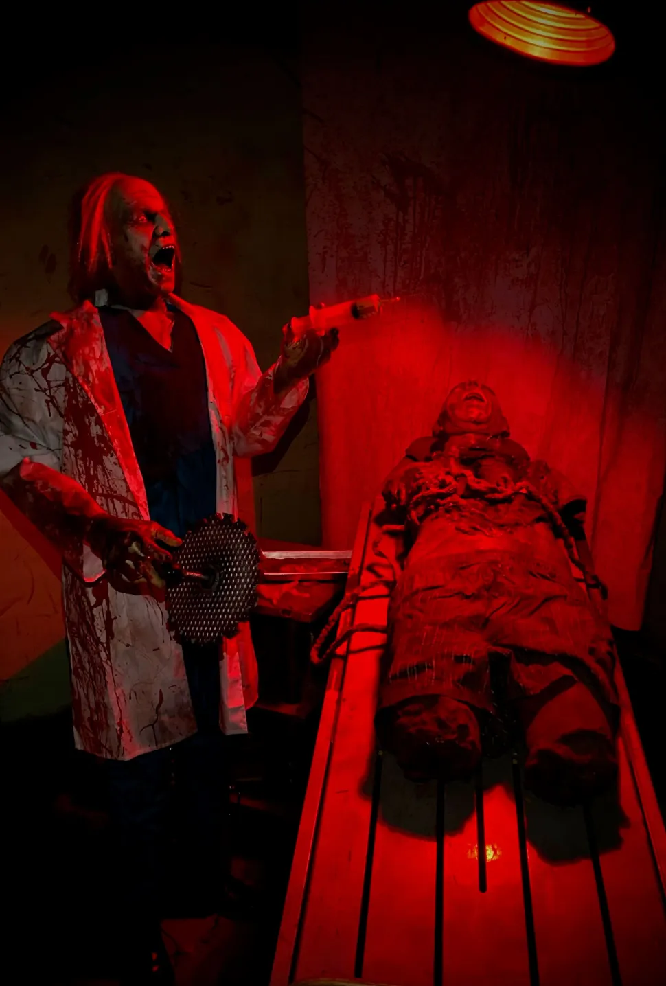 Psycho Surgeon Halloween Animatronic