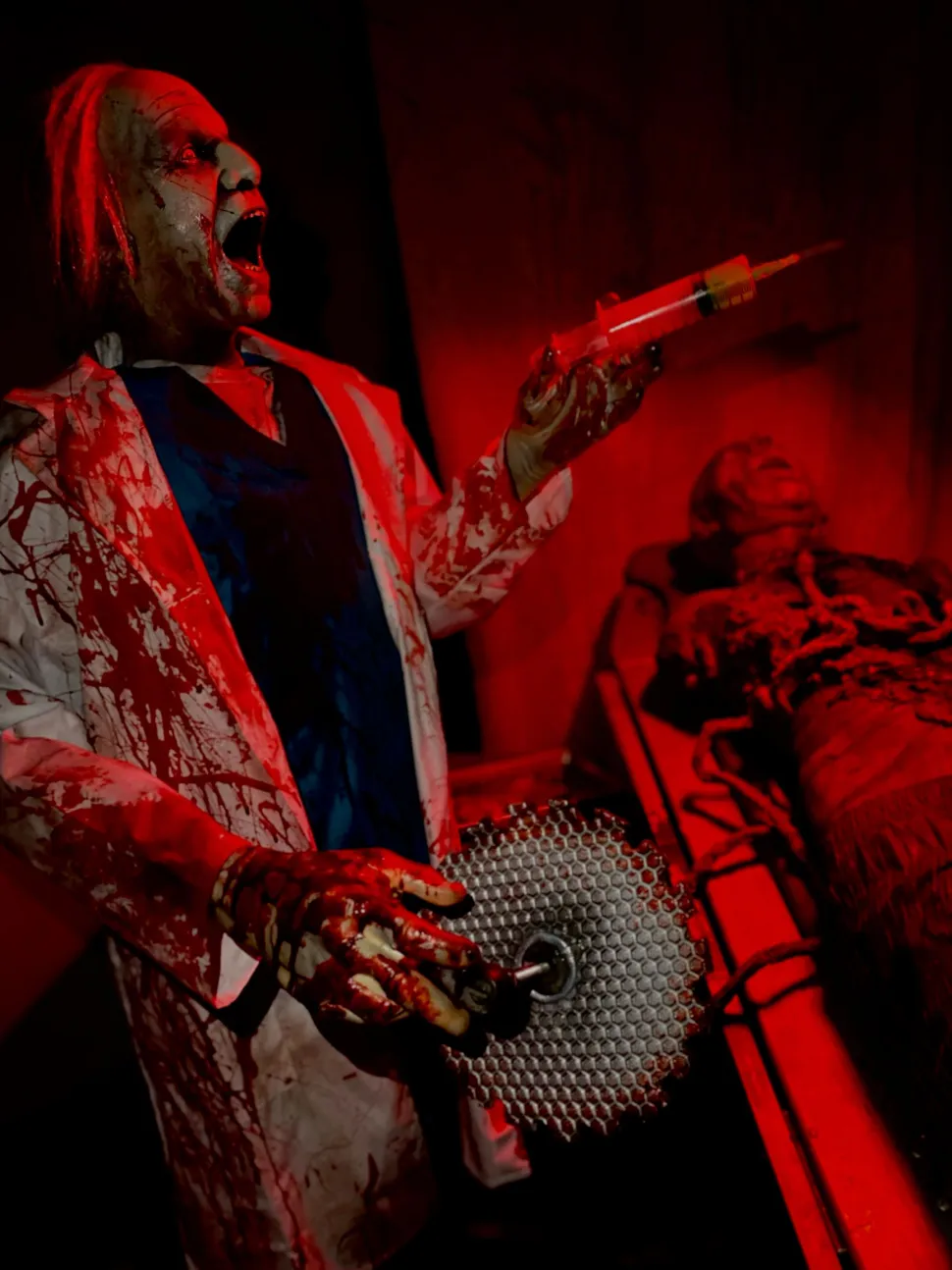Psycho Surgeon Halloween Animatronic