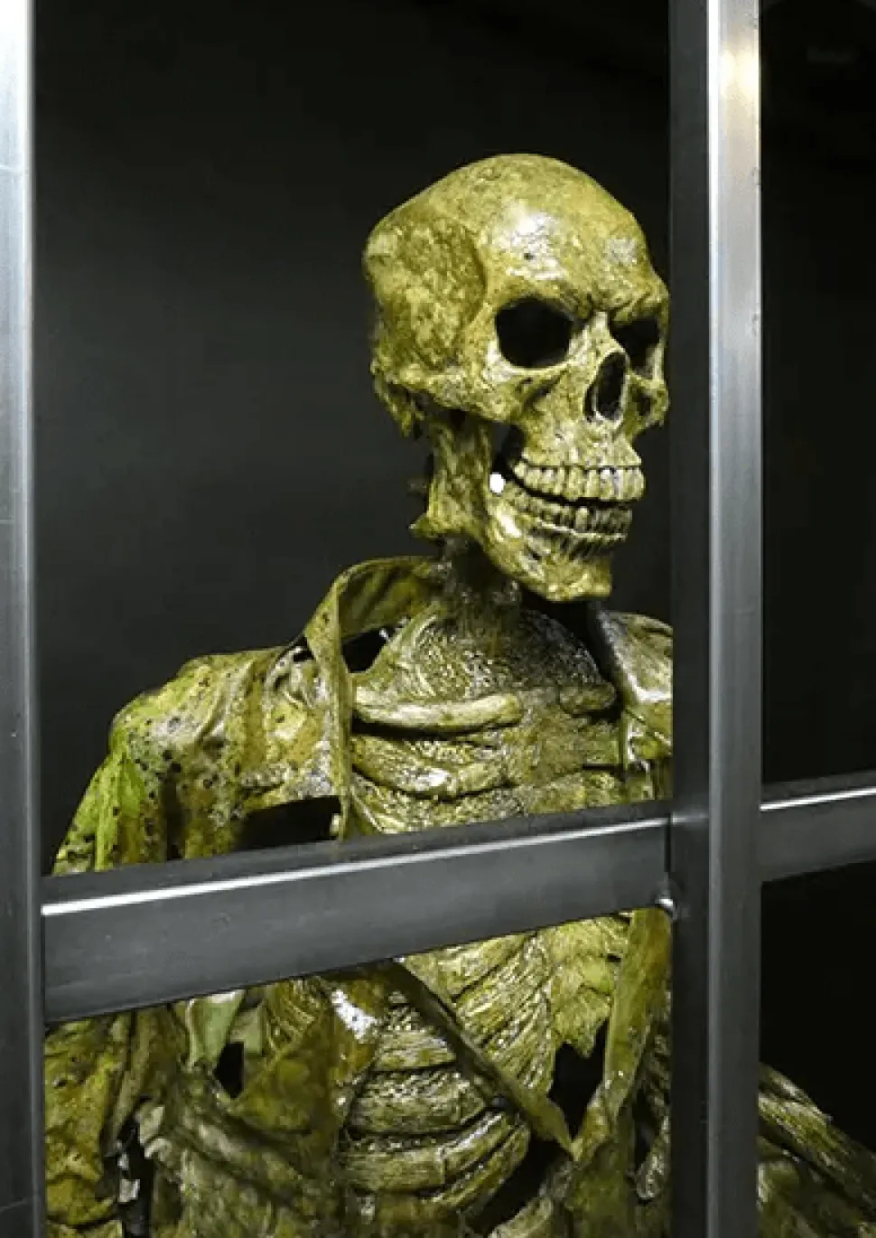 Thrashing Corpse Skeleton Halloween Animatronic